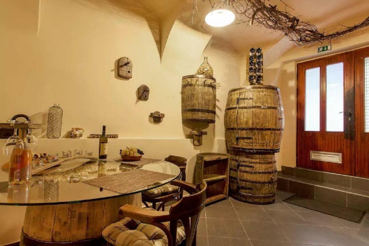 Beer & Wine Cellar Leilighet Ljubljana Eksteriør bilde